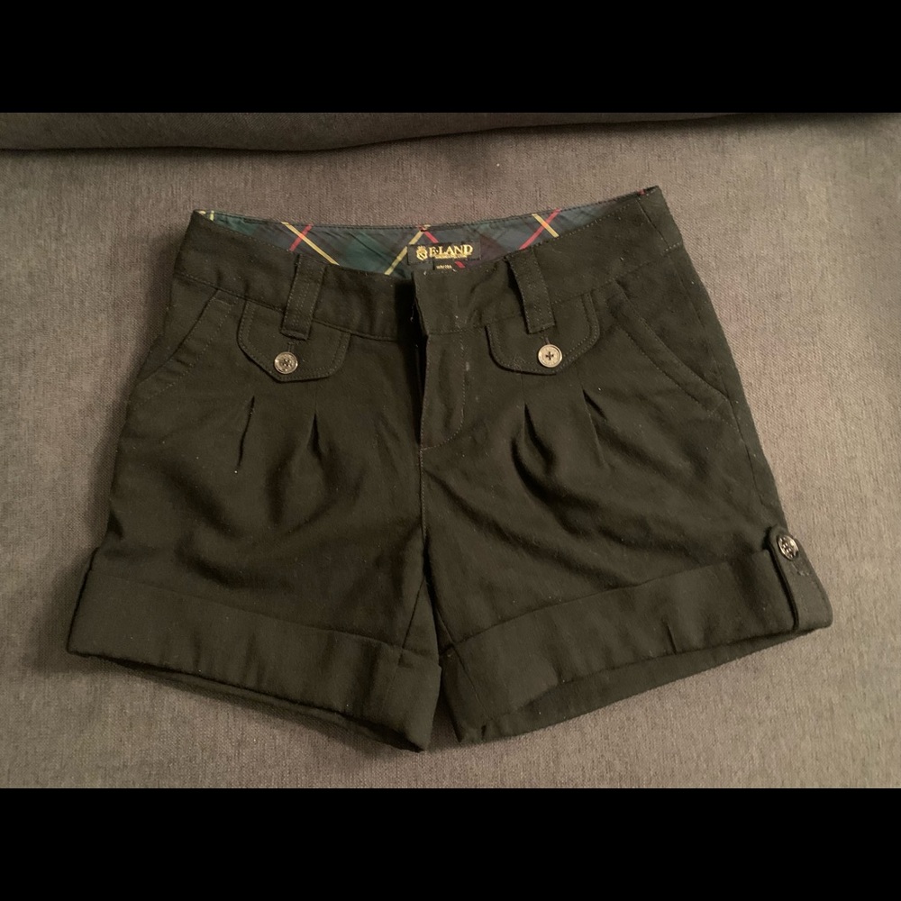 Short pants in black with 80% wool
